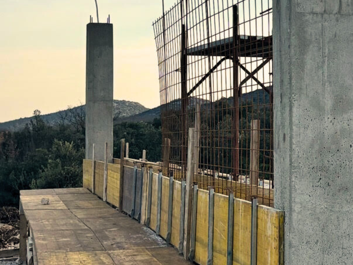 Niski roh-bau radovi – priprema temelja, zemljani i niskogradbeni radovi Kendeš gradnja u Vodicama, Šibeniku i Šibensko-kninskoj županiji